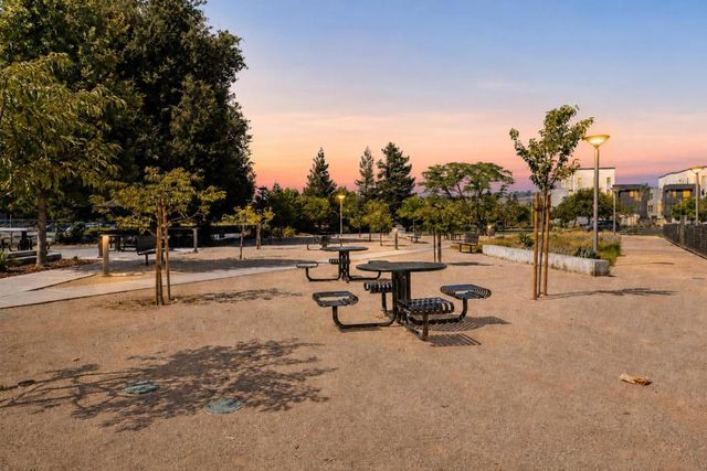 5761 Vibrant Loop, San Jose, CA 95119