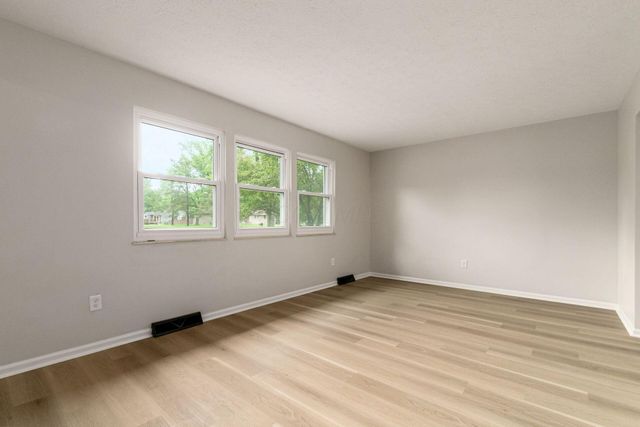 151 Bristol Drive SW, Reynoldsburg, OH 43068