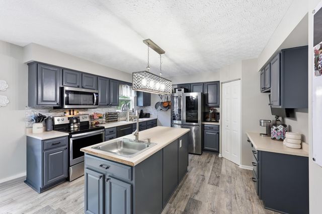 211 Cavanaugh Drive, Commercial Point, OH 43116