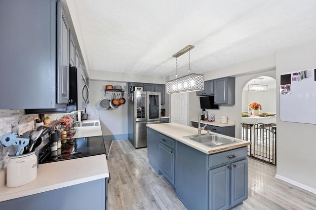 211 Cavanaugh Drive, Commercial Point, OH 43116