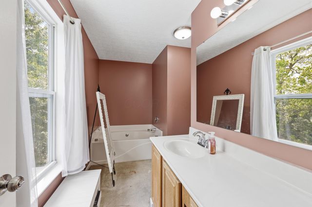 211 Cavanaugh Drive, Commercial Point, OH 43116