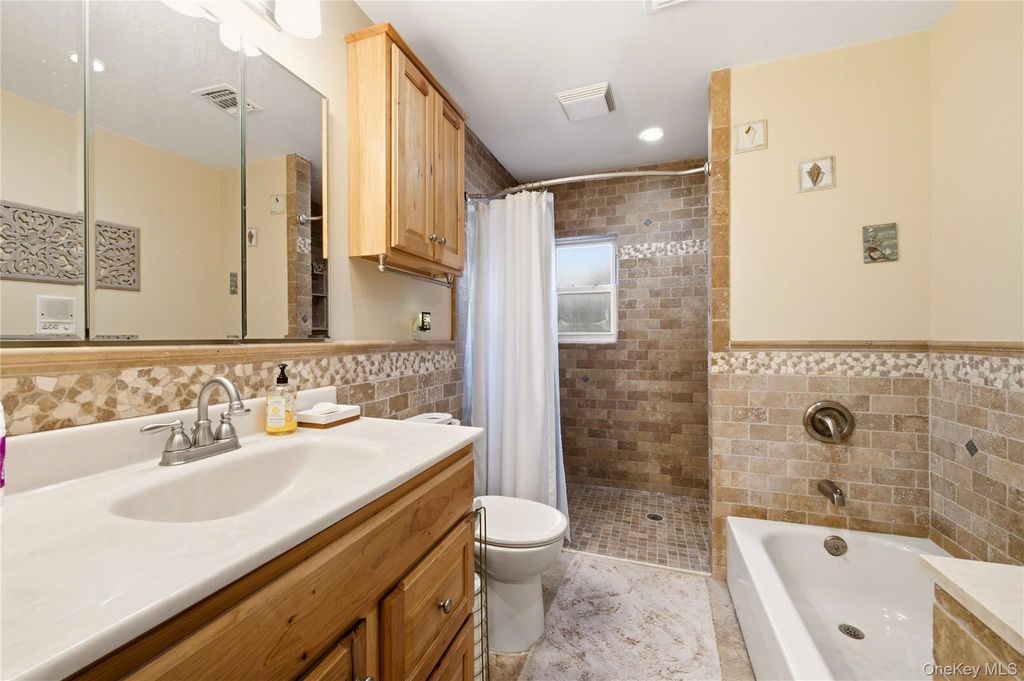 15 Oakwood Street, Greenlawn, NY 11740 — photo 4