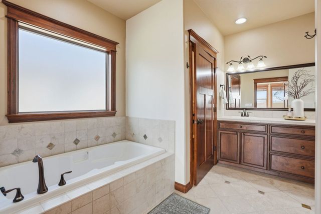 1228 E Fireside Ln, Spokane, WA 99208