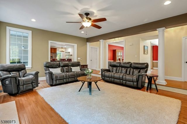 33 Chancellor Way, Washington Twp., NJ 07853