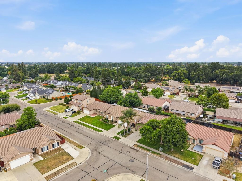 Image 11 of property listing at 3728 E School Avenue, Visalia, CA 93292
