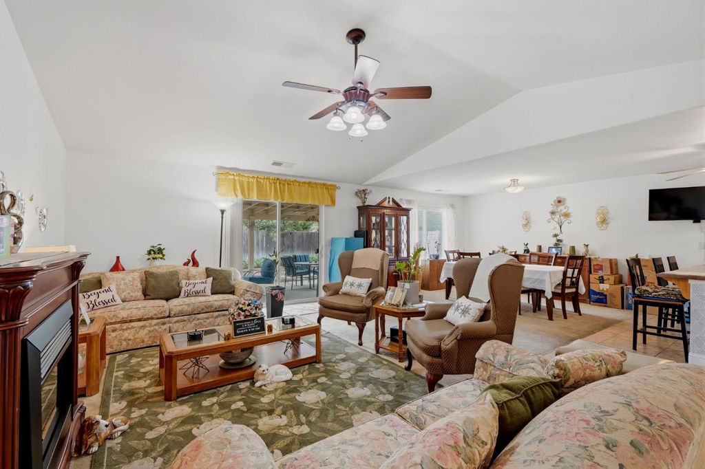 Image 15 of property listing at 3728 E School Avenue, Visalia, CA 93292