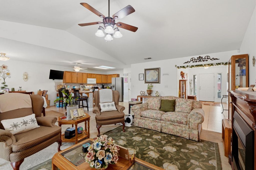Image 18 of property listing at 3728 E School Avenue, Visalia, CA 93292