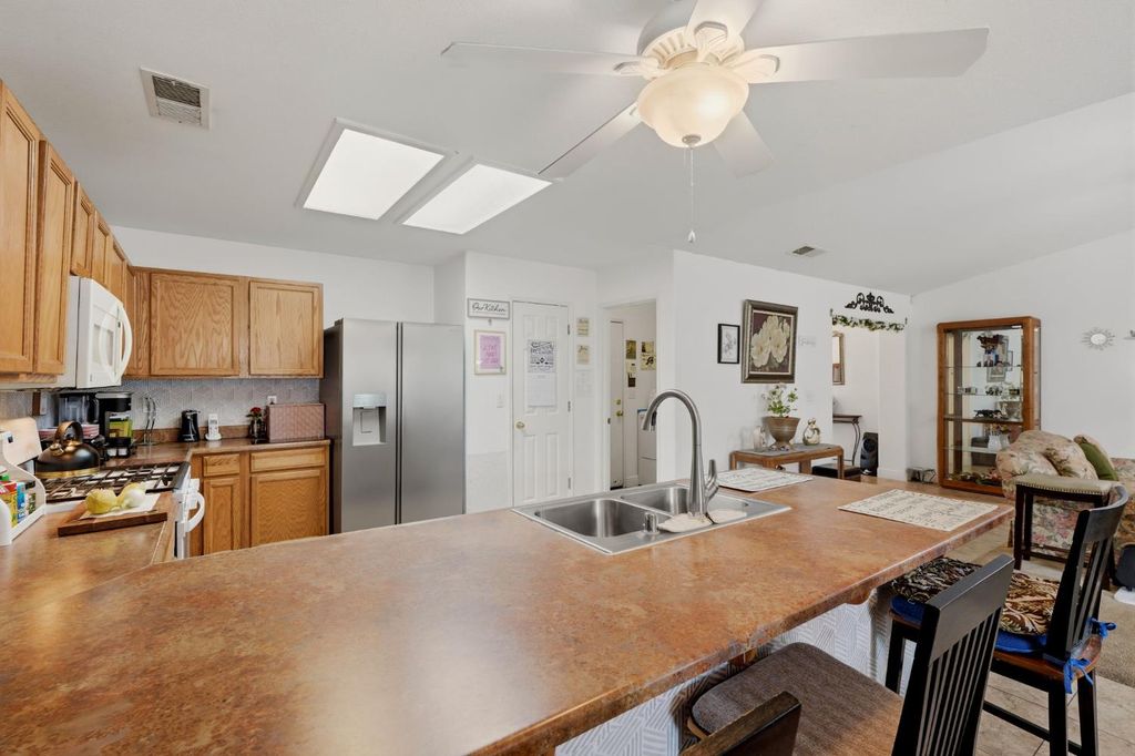 Image 24 of property listing at 3728 E School Avenue, Visalia, CA 93292
