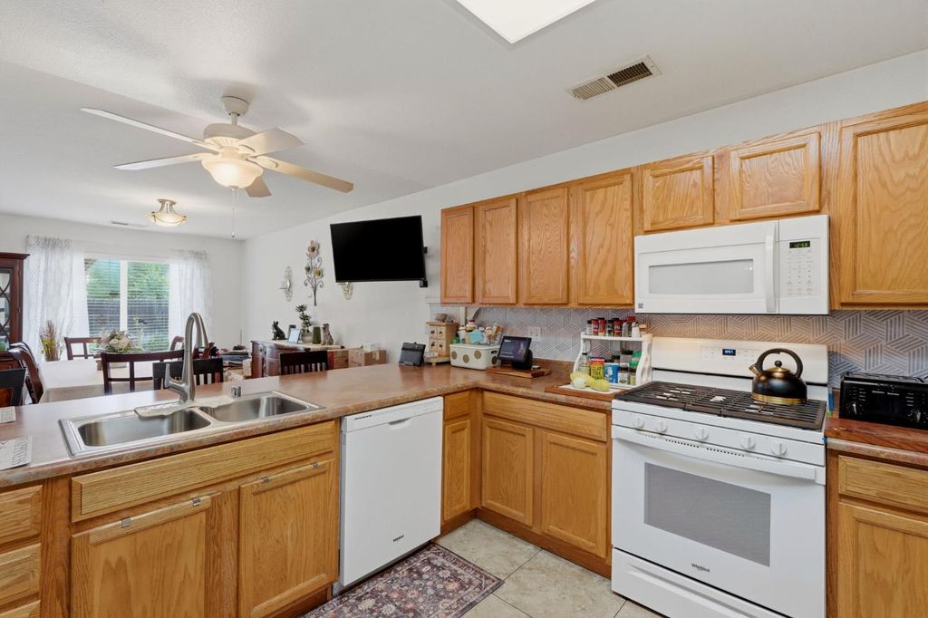 Image 25 of property listing at 3728 E School Avenue, Visalia, CA 93292