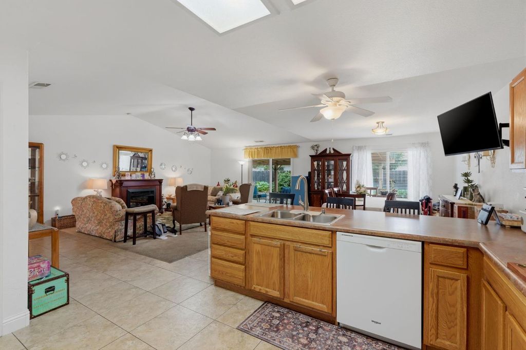 Image 26 of property listing at 3728 E School Avenue, Visalia, CA 93292