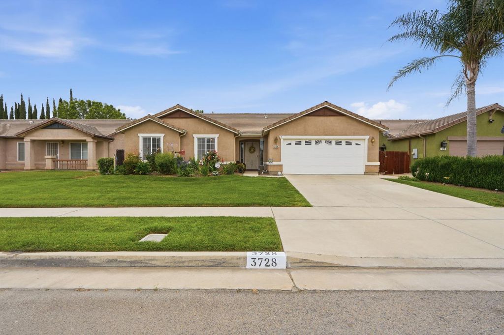 Image 3 of property listing at 3728 E School Avenue, Visalia, CA 93292
