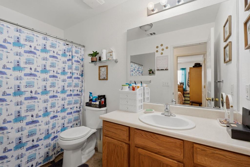 Image 33 of property listing at 3728 E School Avenue, Visalia, CA 93292