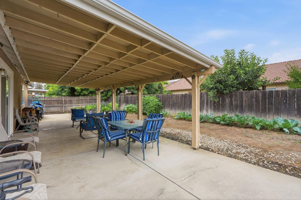 Image 43 of property listing at 3728 E School Avenue, Visalia, CA 93292