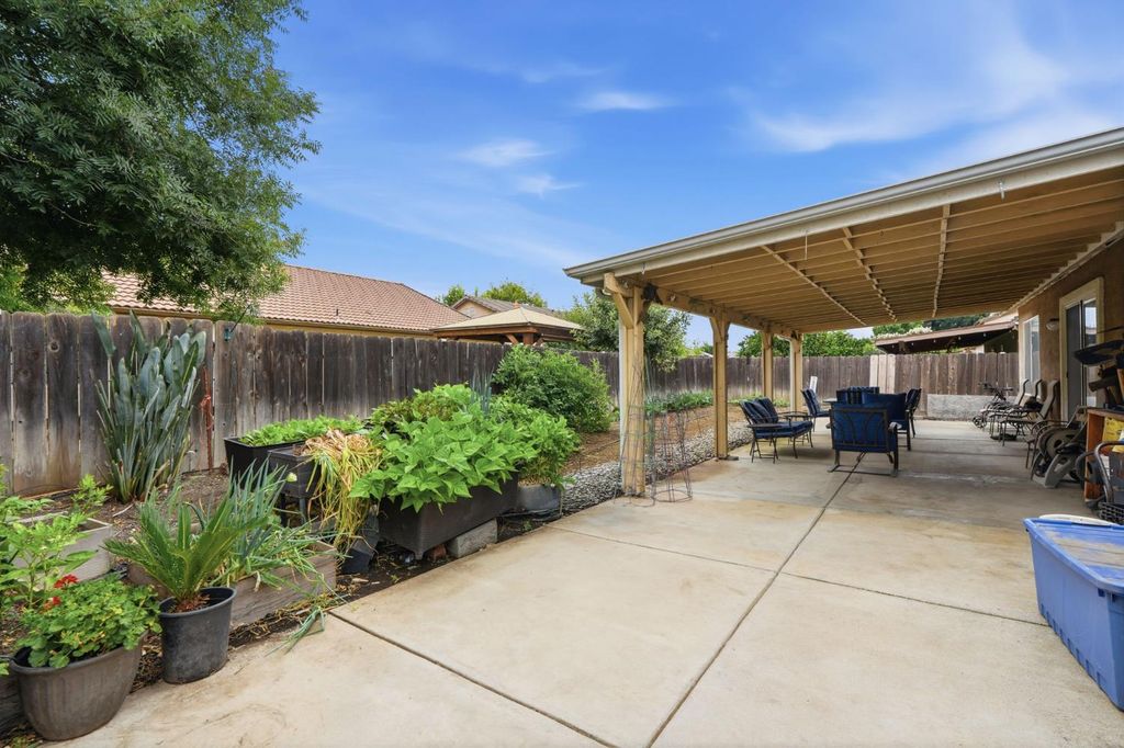 Image 45 of property listing at 3728 E School Avenue, Visalia, CA 93292