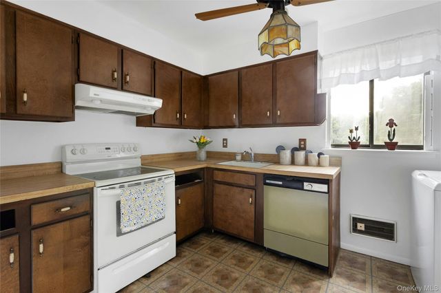 202 Vista On The Lake, Carmel, NY 10512
