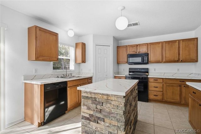 3975 W Wilburton Drive, Citrus Springs, FL 34433