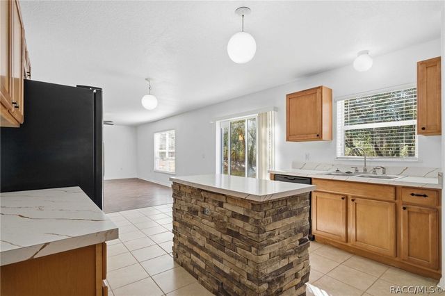 3975 W Wilburton Drive, Citrus Springs, FL 34433