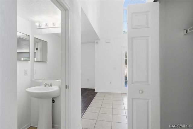 3975 W Wilburton Drive, Citrus Springs, FL 34433