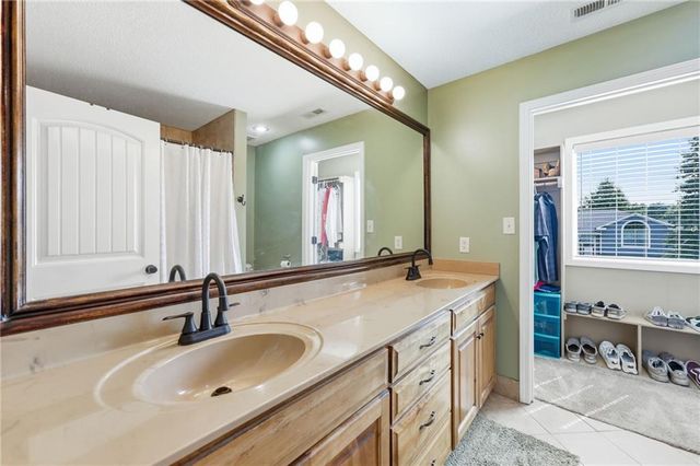 16912 Summit Drive, Belton, MO 64012
