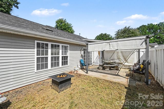 219 Edinburgh Court, Mount Holly, NC 28120