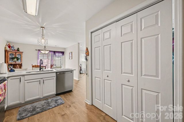 219 Edinburgh Court, Mount Holly, NC 28120