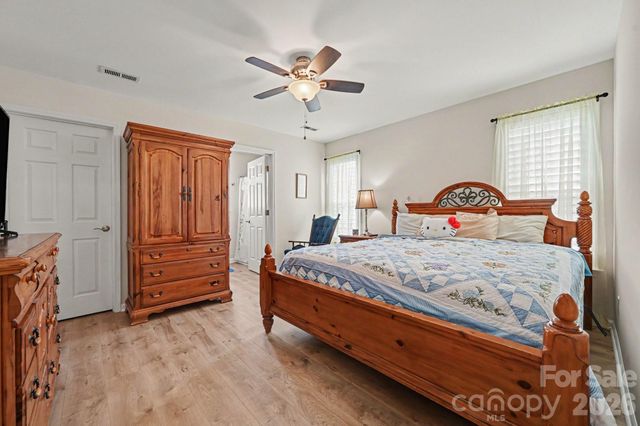 219 Edinburgh Court, Mount Holly, NC 28120