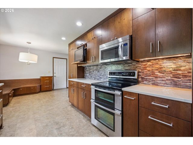 9285 Sw WHITFORD Ln, Portland, OR 97223