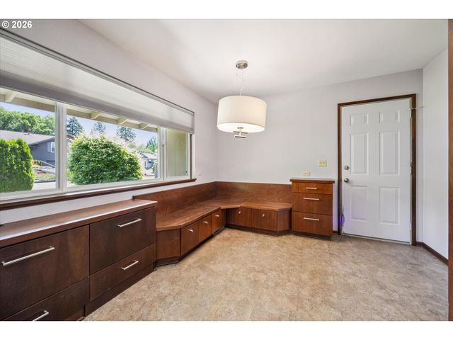 9285 Sw WHITFORD Ln, Portland, OR 97223