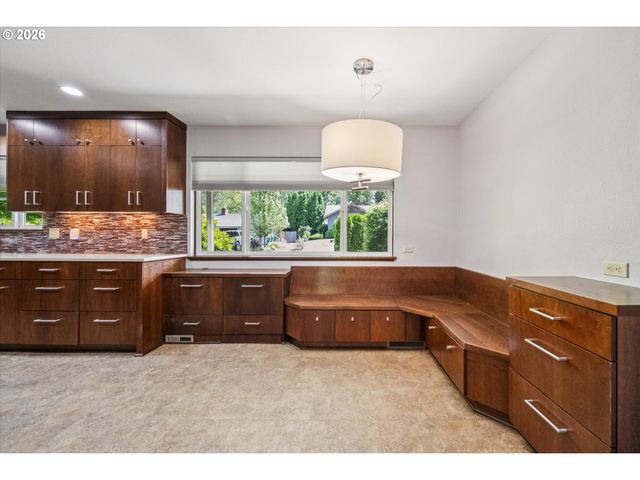 9285 Sw WHITFORD Ln, Portland, OR 97223