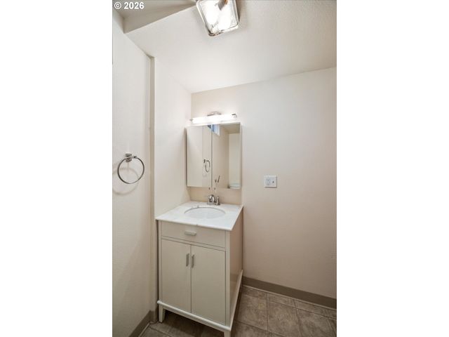 9285 Sw WHITFORD Ln, Portland, OR 97223