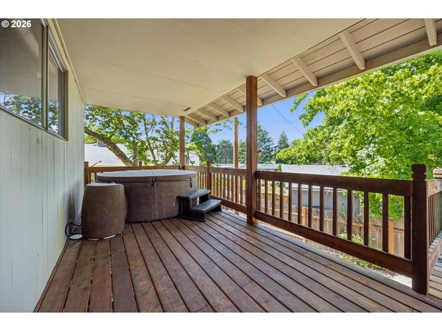 9285 Sw WHITFORD Ln, Portland, OR 97223