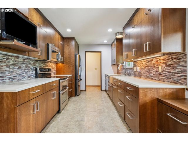 9285 Sw WHITFORD Ln, Portland, OR 97223