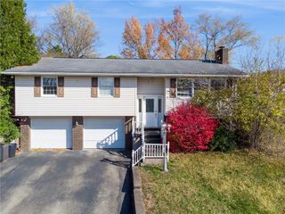 31 Willow Crossing Rd, Hempfield Twp, PA 15601