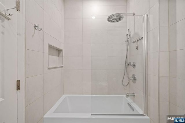 104 York Street 2B, Jersey City, NJ 07302