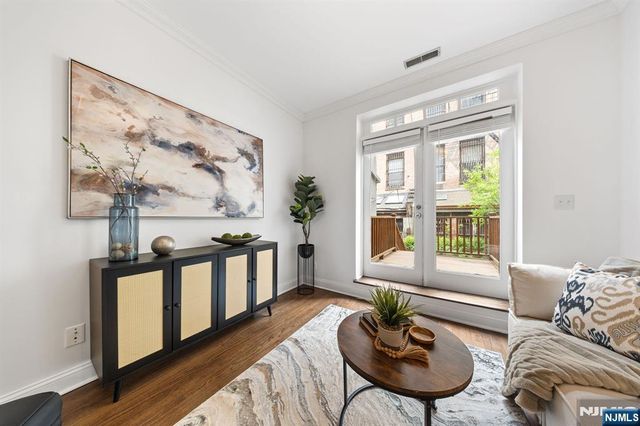 104 York Street 2B, Jersey City, NJ 07302