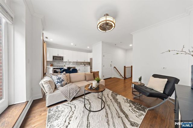 104 York Street 2B, Jersey City, NJ 07302
