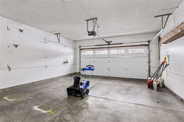 3233 Greentree Circle, Neshannock Twp, PA 16105