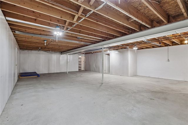 3233 Greentree Circle, Neshannock Twp, PA 16105