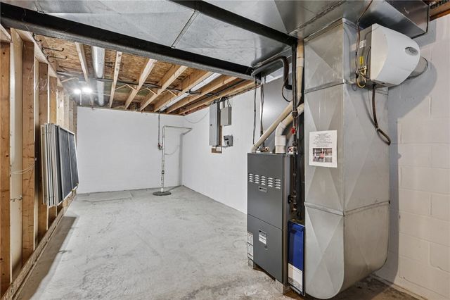 3233 Greentree Circle, Neshannock Twp, PA 16105