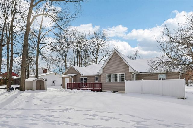 3233 Greentree Circle, Neshannock Twp, PA 16105