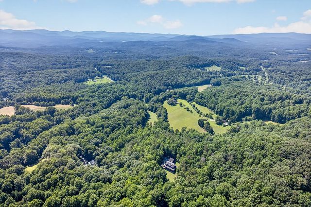 408 Mountain Creek Way, Ellijay, GA 30536