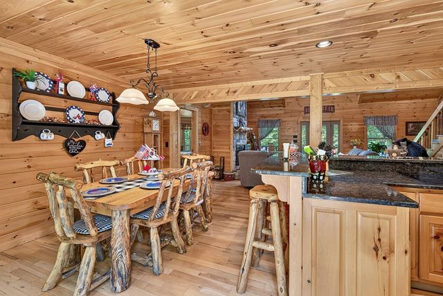 408 Mountain Creek Way, Ellijay, GA 30536