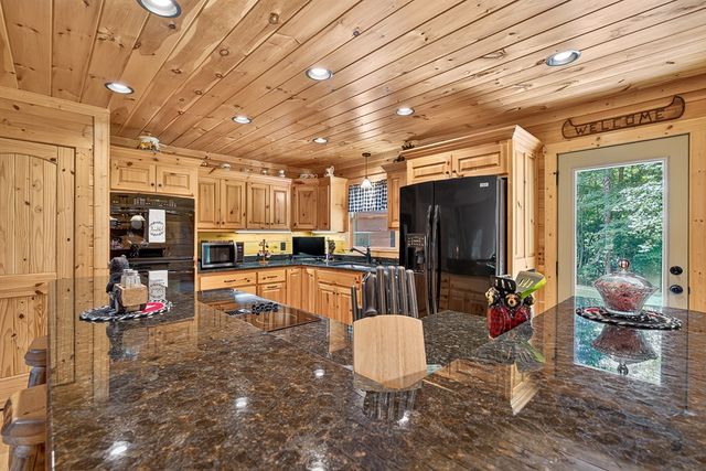 408 Mountain Creek Way, Ellijay, GA 30536