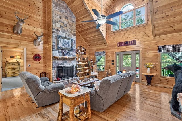 408 Mountain Creek Way, Ellijay, GA 30536