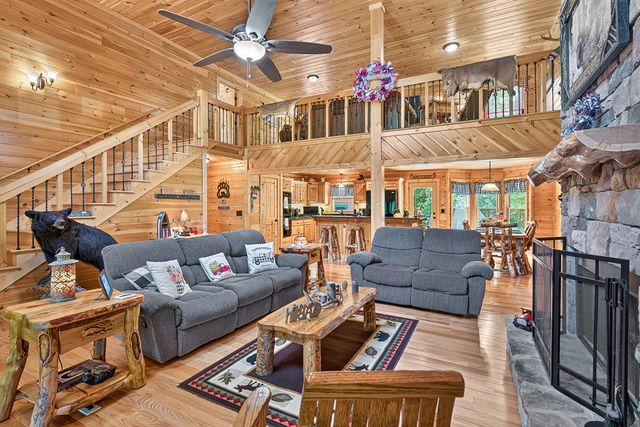 408 Mountain Creek Way, Ellijay, GA 30536