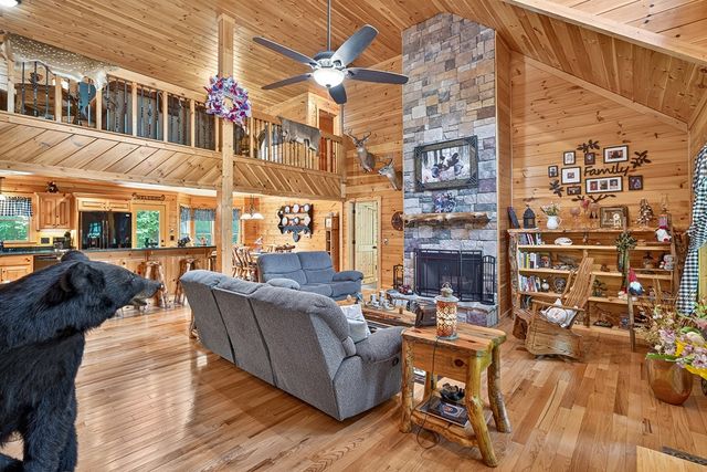 408 Mountain Creek Way, Ellijay, GA 30536