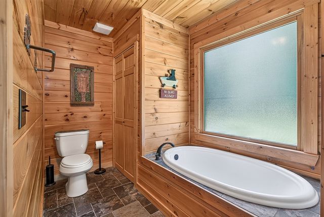 408 Mountain Creek Way, Ellijay, GA 30536