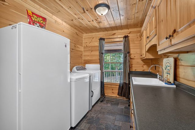 408 Mountain Creek Way, Ellijay, GA 30536