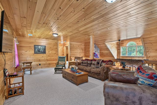 408 Mountain Creek Way, Ellijay, GA 30536