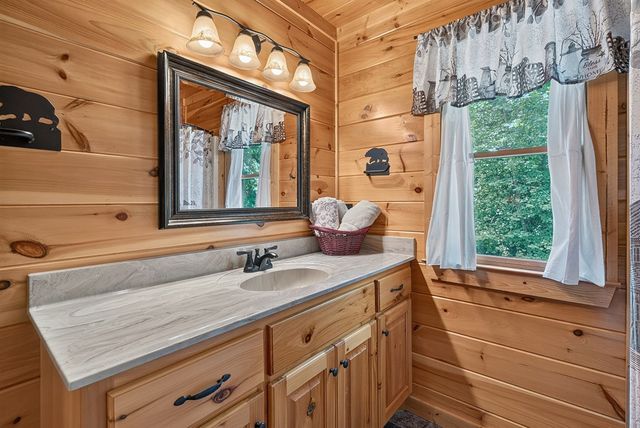 408 Mountain Creek Way, Ellijay, GA 30536